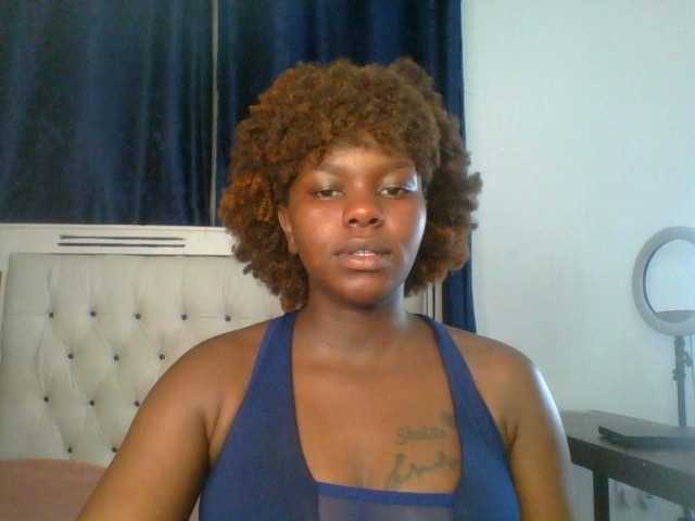 Naughtyrouse webcam bongacams model stream image