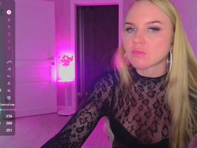 DOMINATRIX77 webcam