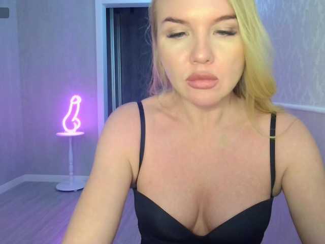 DOMINATRIX77 webcam