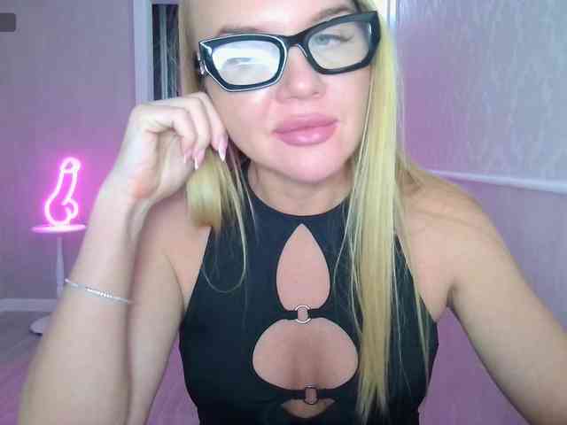 DOMINATRIX77 webcam