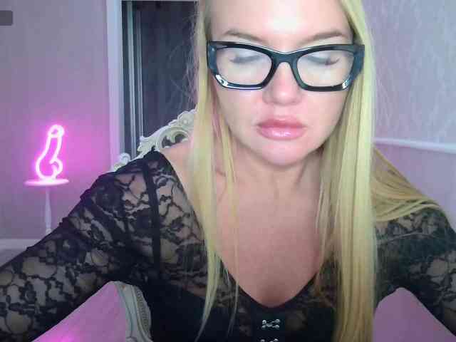 DOMINATRIX77 webcam