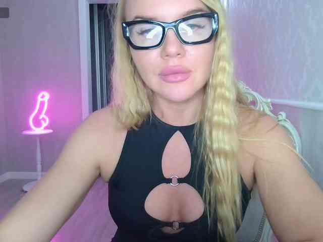 DOMINATRIX77 webcam