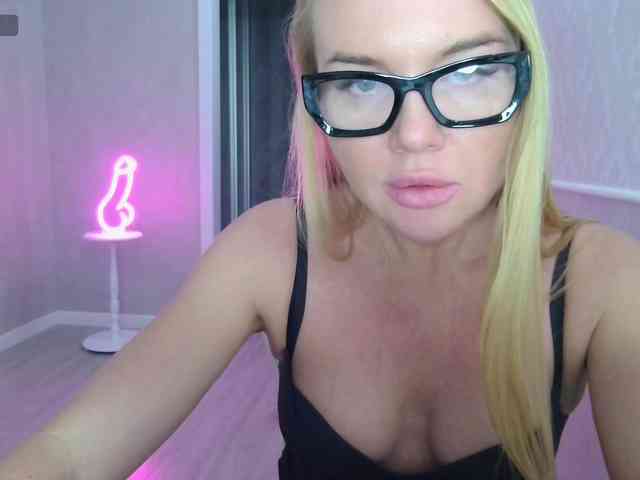 DOMINATRIX77 webcam
