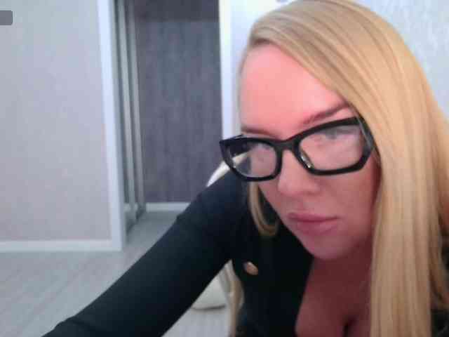 DOMINATRIX77 webcam