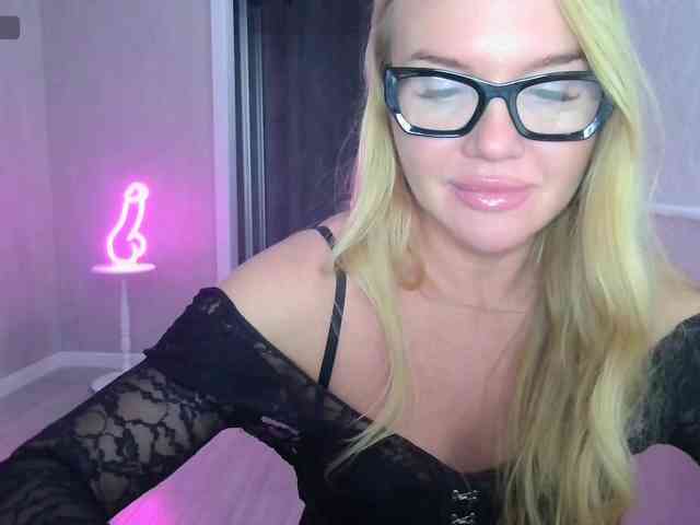 DOMINATRIX77 webcam