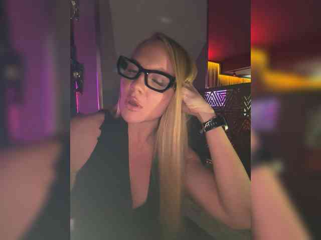 DOMINATRIX77 webcam