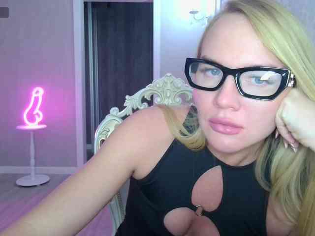 DOMINATRIX77 webcam