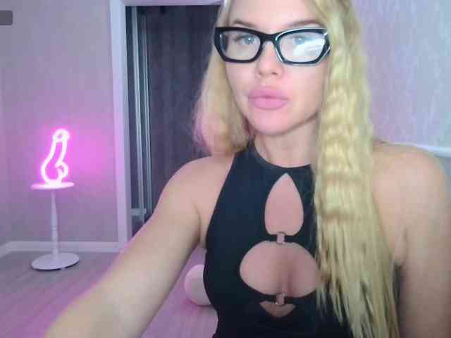 DOMINATRIX77 webcam