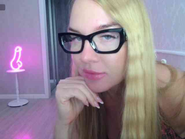 DOMINATRIX77 webcam