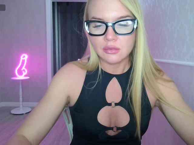 DOMINATRIX77 webcam