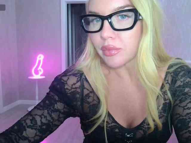 DOMINATRIX77 webcam