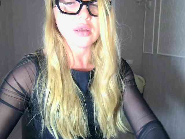 DOMINATRIX77 webcam