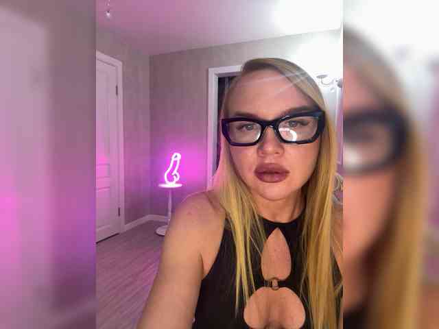 DOMINATRIX77 webcam