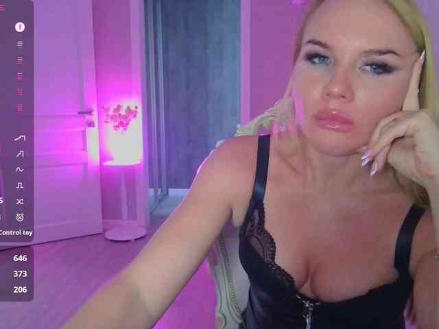DOMINATRIX77 webcam