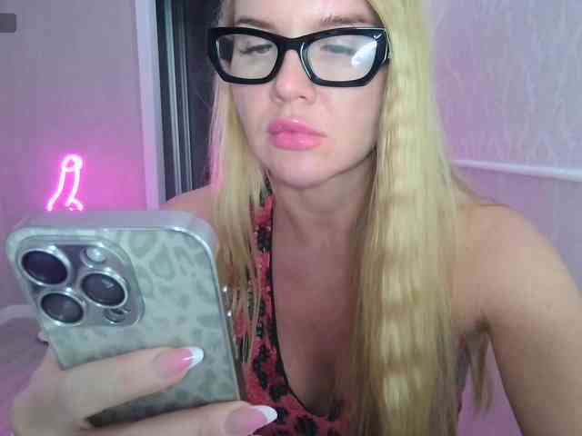 Alesia77 Live Webcam on BongaCams