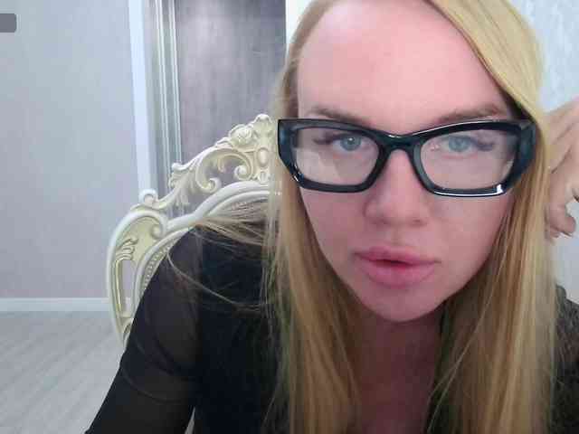 DOMINATRIX77 webcam