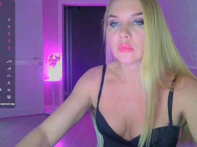 DOMINATRIX77 webcam