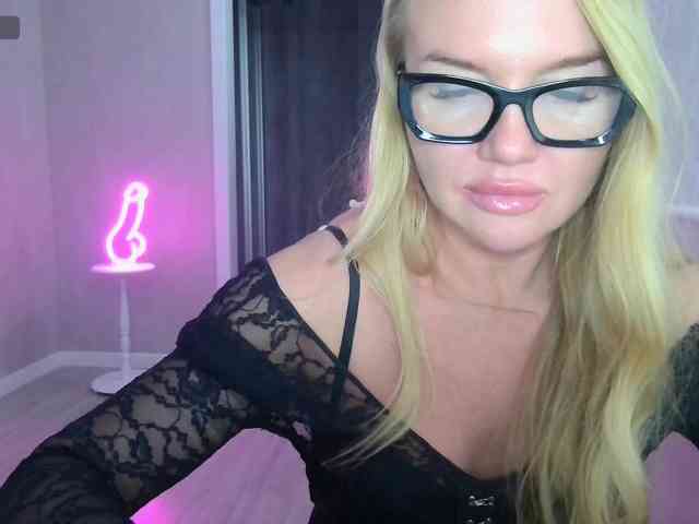 DOMINATRIX77 webcam