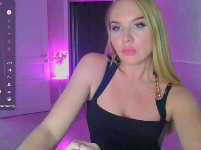 DOMINATRIX77 webcam