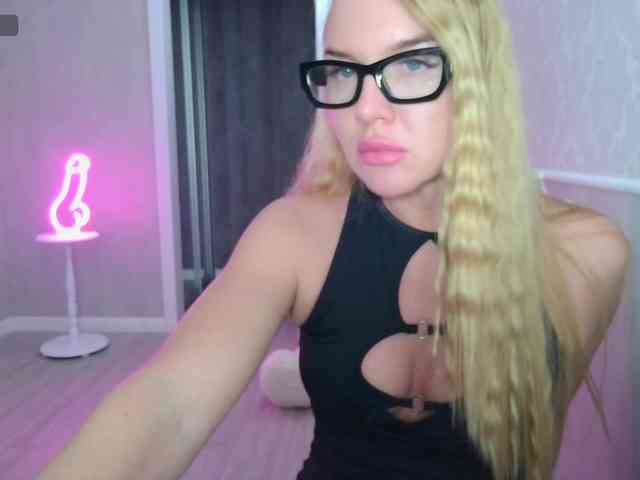 DOMINATRIX77 webcam