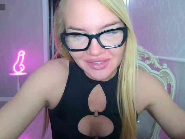 DOMINATRIX77 webcam