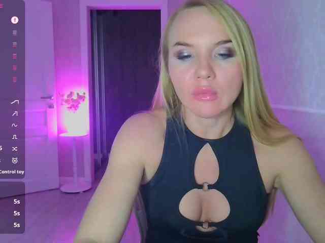 DOMINATRIX77 webcam