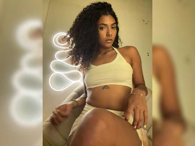 kushgurll – webcam model profile photo