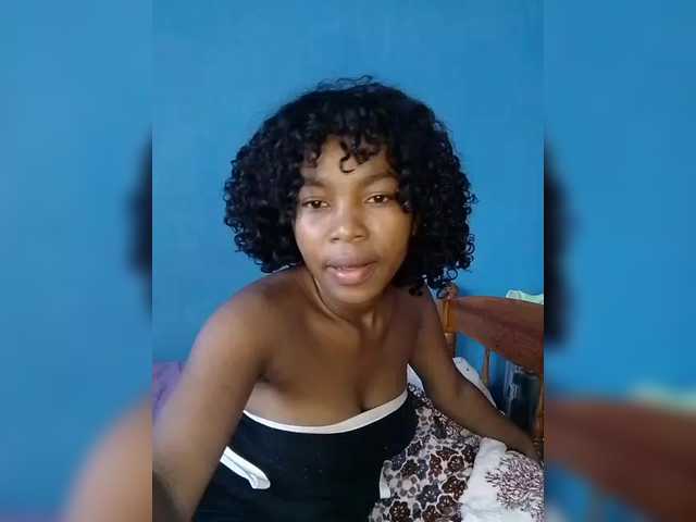 Camilla18's BongaCams show and profile