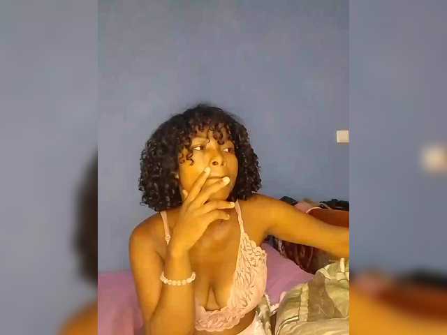 Camilla18's BongaCams show and profile