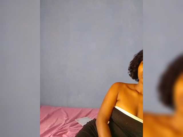 Camilla18's BongaCams show and profile