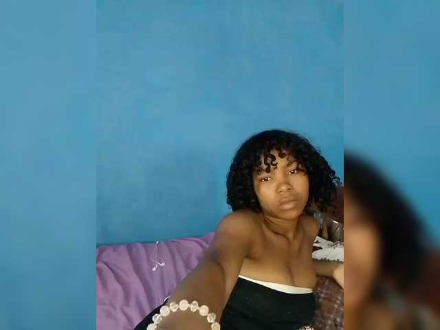 Camilla18's BongaCams show and profile