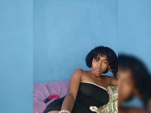 Camilla18's BongaCams show and profile