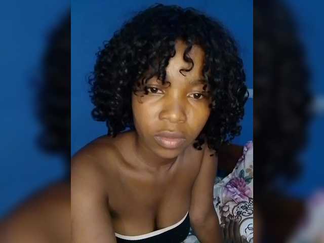 Camilla18's BongaCams show and profile