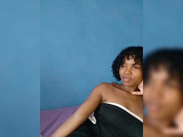 Camilla18's BongaCams show and profile