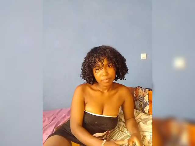 Camilla18's BongaCams show and profile