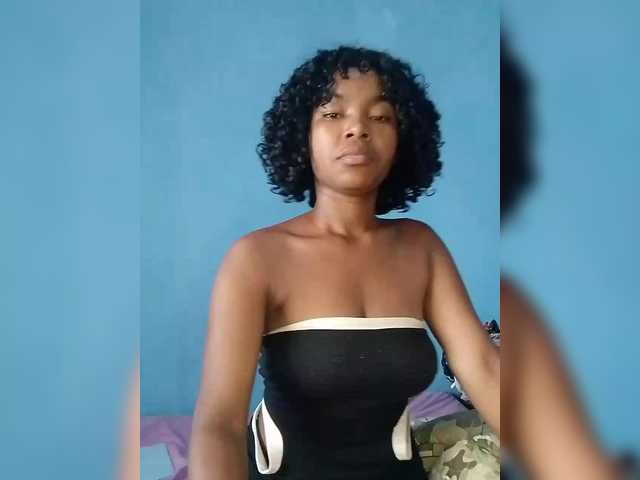 Camilla18's BongaCams show and profile