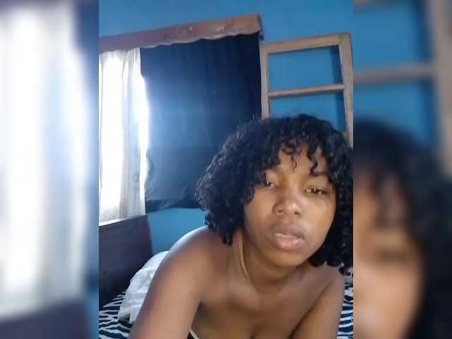 Camilla18's BongaCams show and profile