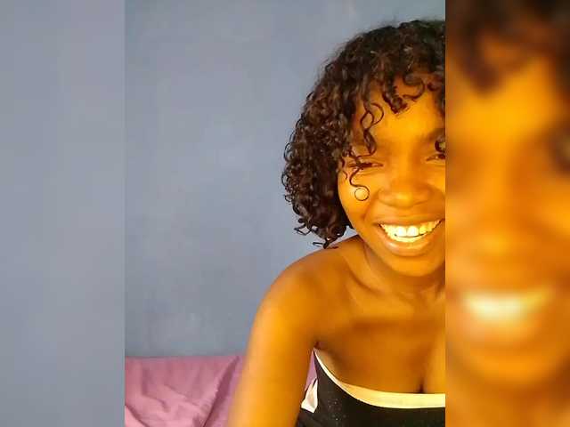 Camilla18's BongaCams show and profile