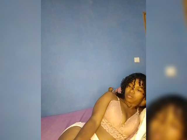 Camilla18's BongaCams show and profile