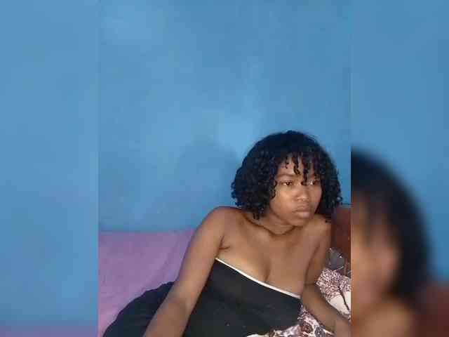 Camilla18 Live Webcam on BongaCams