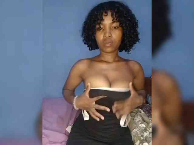 Camilla18 Live Webcam on BongaCams