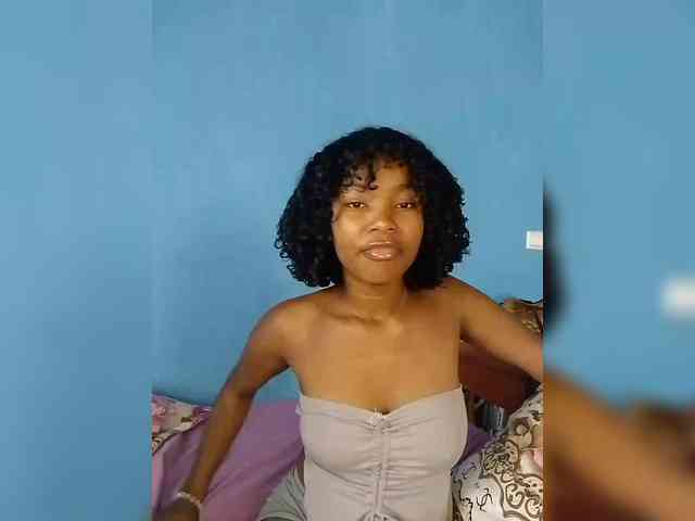 Camilla18 Live Webcam on BongaCams