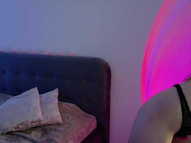 SweetIra's BongaCams show and profile