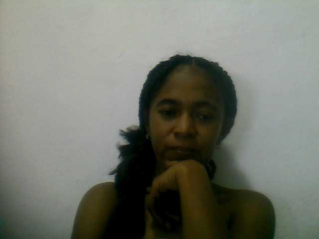 le modèle Sthela est en webcam porno dans un show sur le site bongacams, il possède les tags suivants: Ebony,Brunette,Hairy