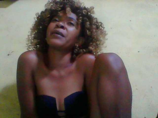 Sthela live sex cam on Showamateur