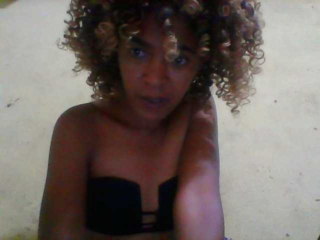 Sthela live sex cam on Showamateur