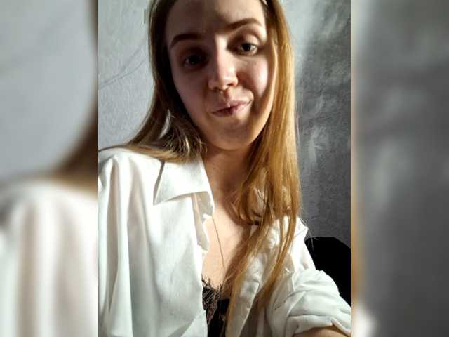 Stripgirll's BongaCams show and profile