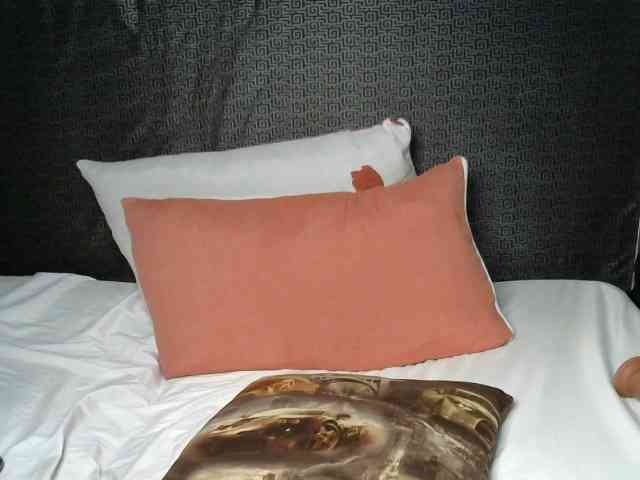 Prettycarl257-1 webcam