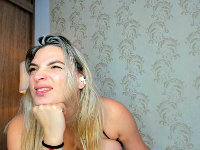 MAHIAMONTENEGRO's BongaCams show and profile