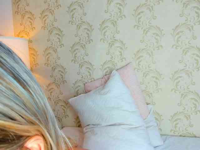 MAHIAMONTENEGRO webcam